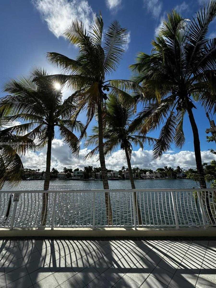 Small Image of 5600 COLLINS AVE #11W, Miami Beach Number 36