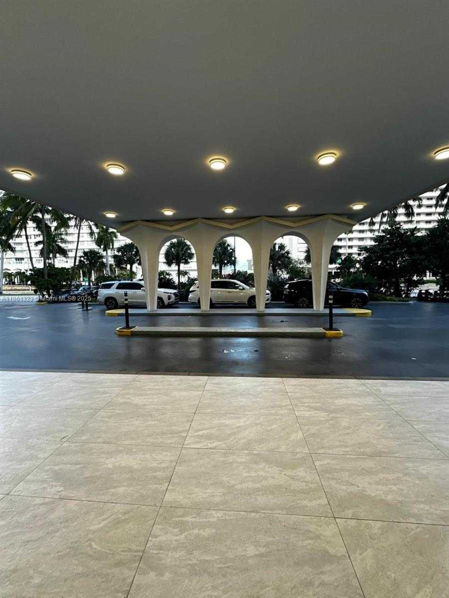 Small Image of 5600 COLLINS AVE #11W, Miami Beach Number 40