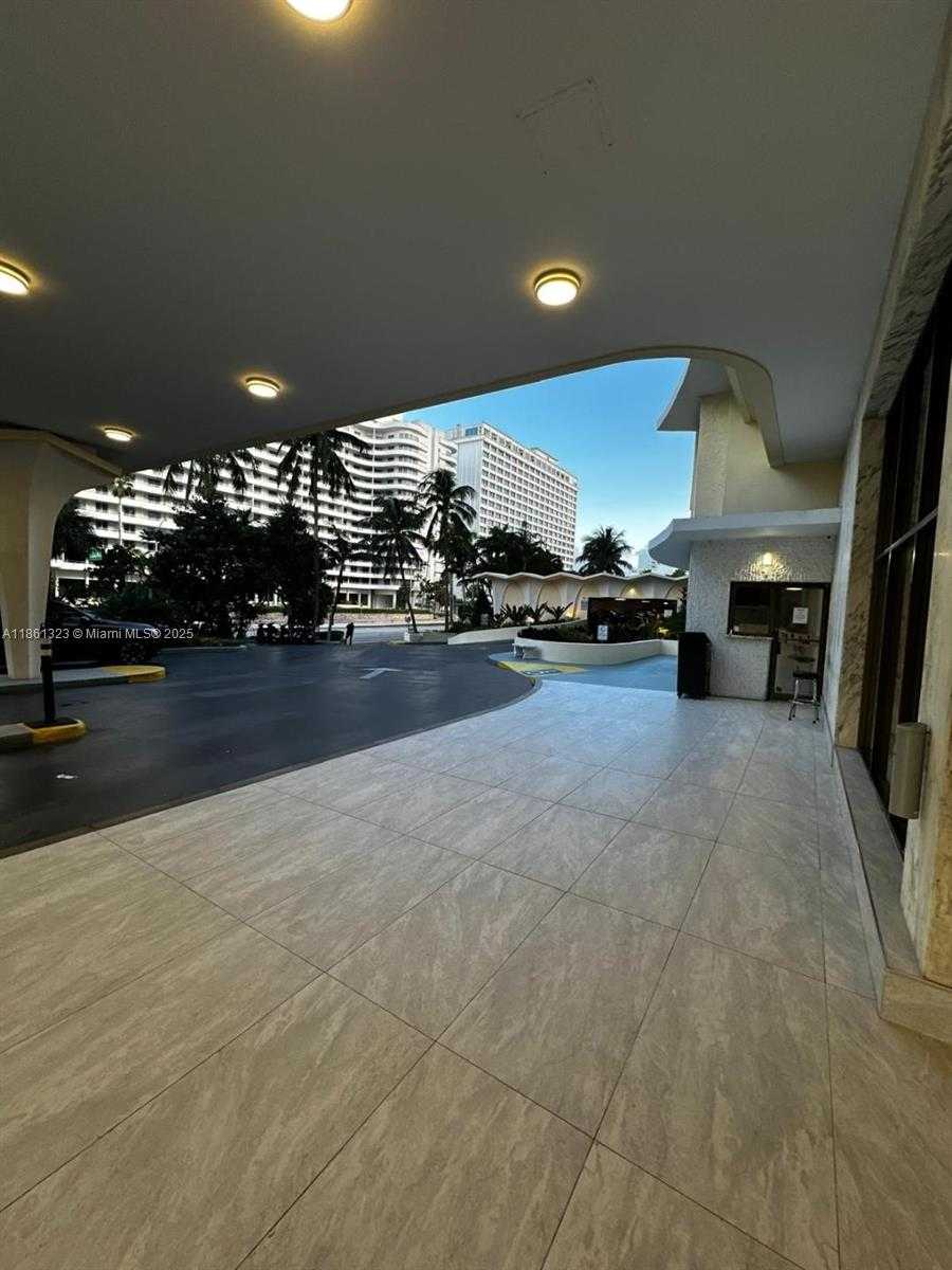 Small Image of 5600 COLLINS AVE #11W, Miami Beach Number 41