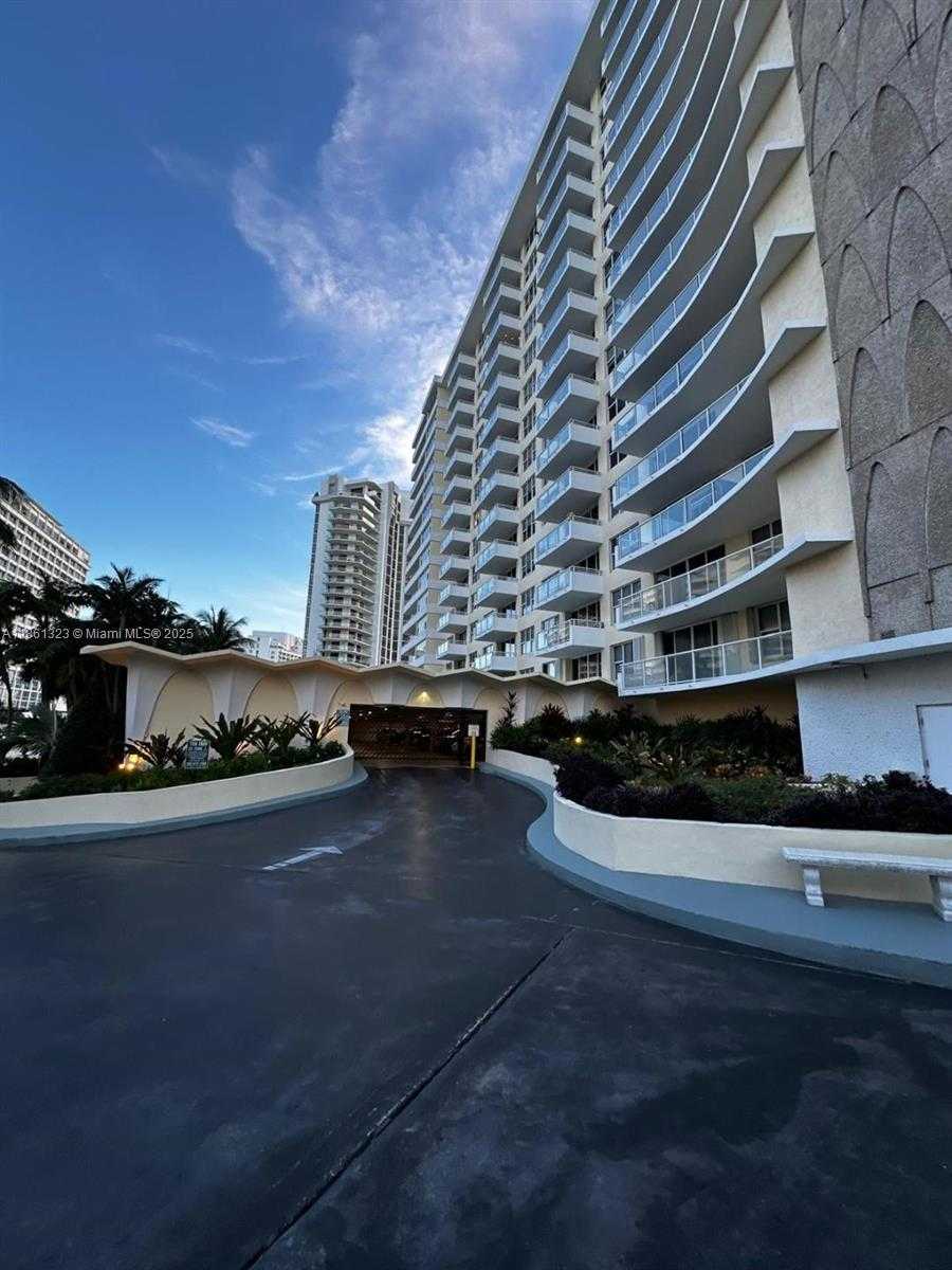 Small Image of 5600 COLLINS AVE #11W, Miami Beach Number 45