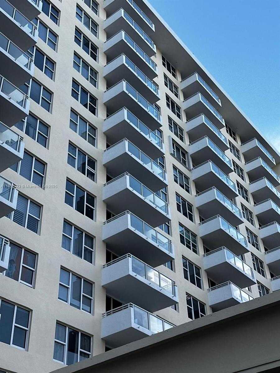 Small Image of 5600 COLLINS AVE #11W, Miami Beach Number 47