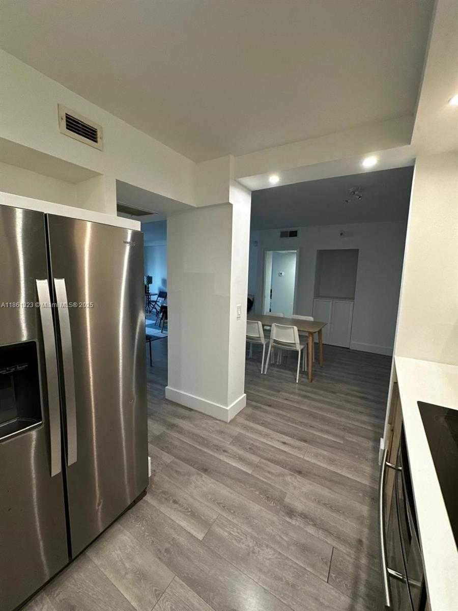 Small Image of 5600 COLLINS AVE #11W, Miami Beach Number 48