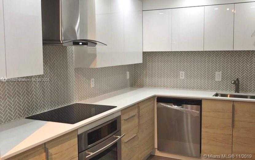 Small Image of 5600 COLLINS AVE #11W, Miami Beach Number 6