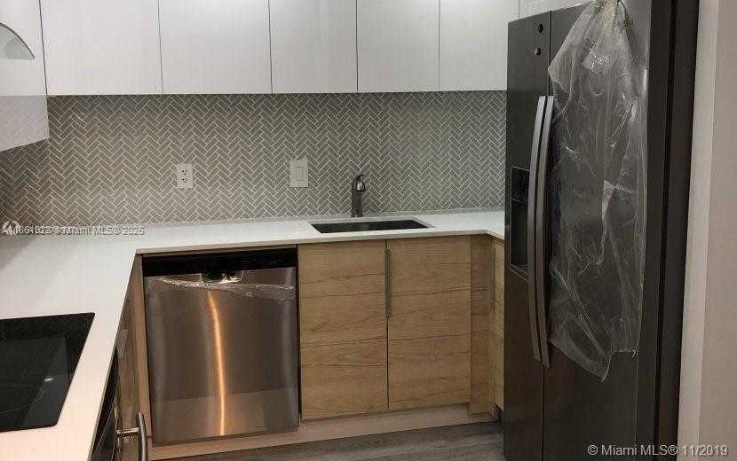 Small Image of 5600 COLLINS AVE #11W, Miami Beach Number 7