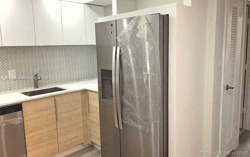 Small Image of 5600 COLLINS AVE #11W, Miami Beach Number 8