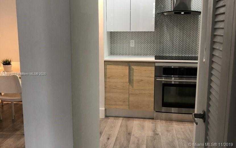 Small Image of 5600 COLLINS AVE #11W, Miami Beach Number 9