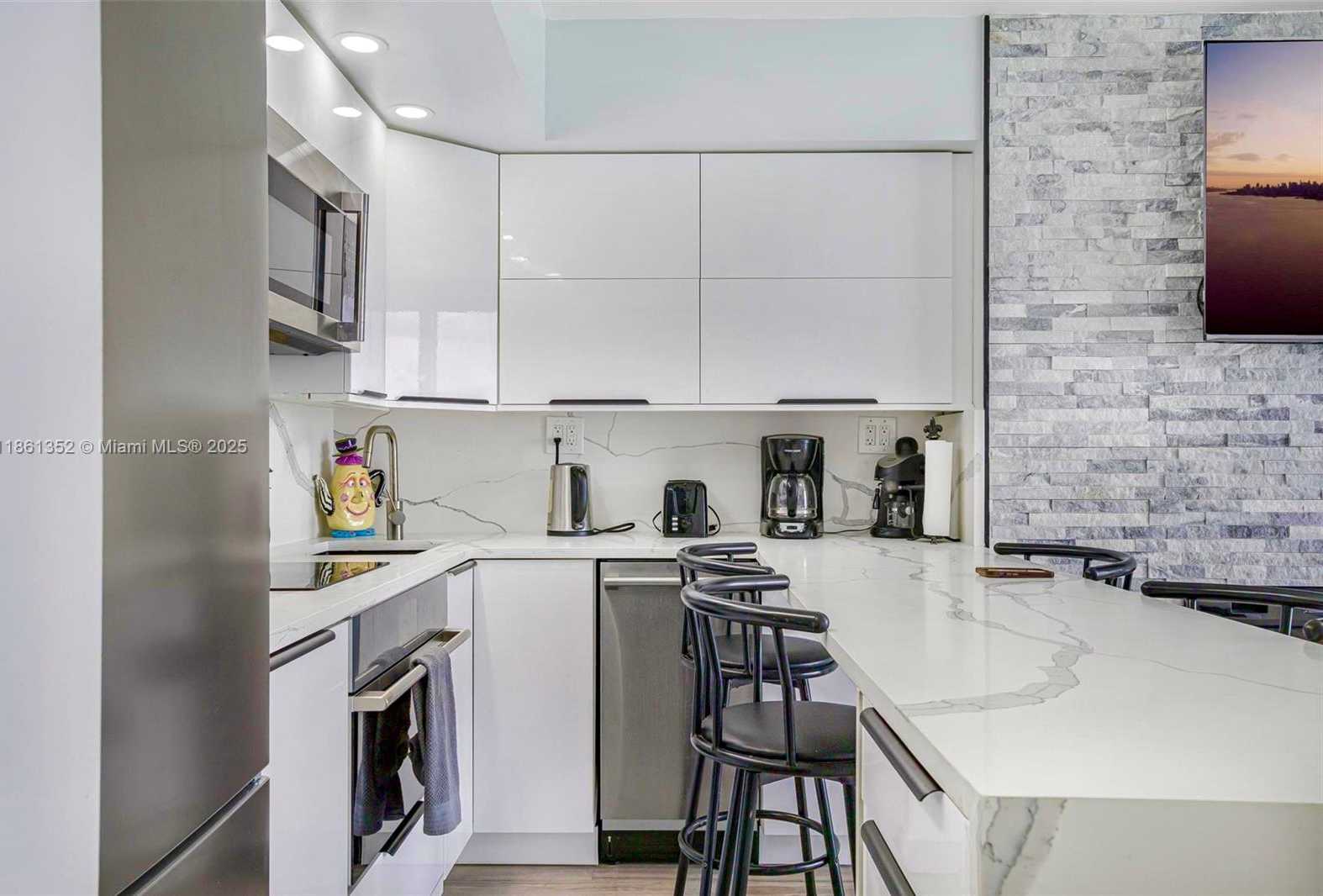 Small Image of 19201 COLLINS AVE #916, Sunny Isles Beach Number 17