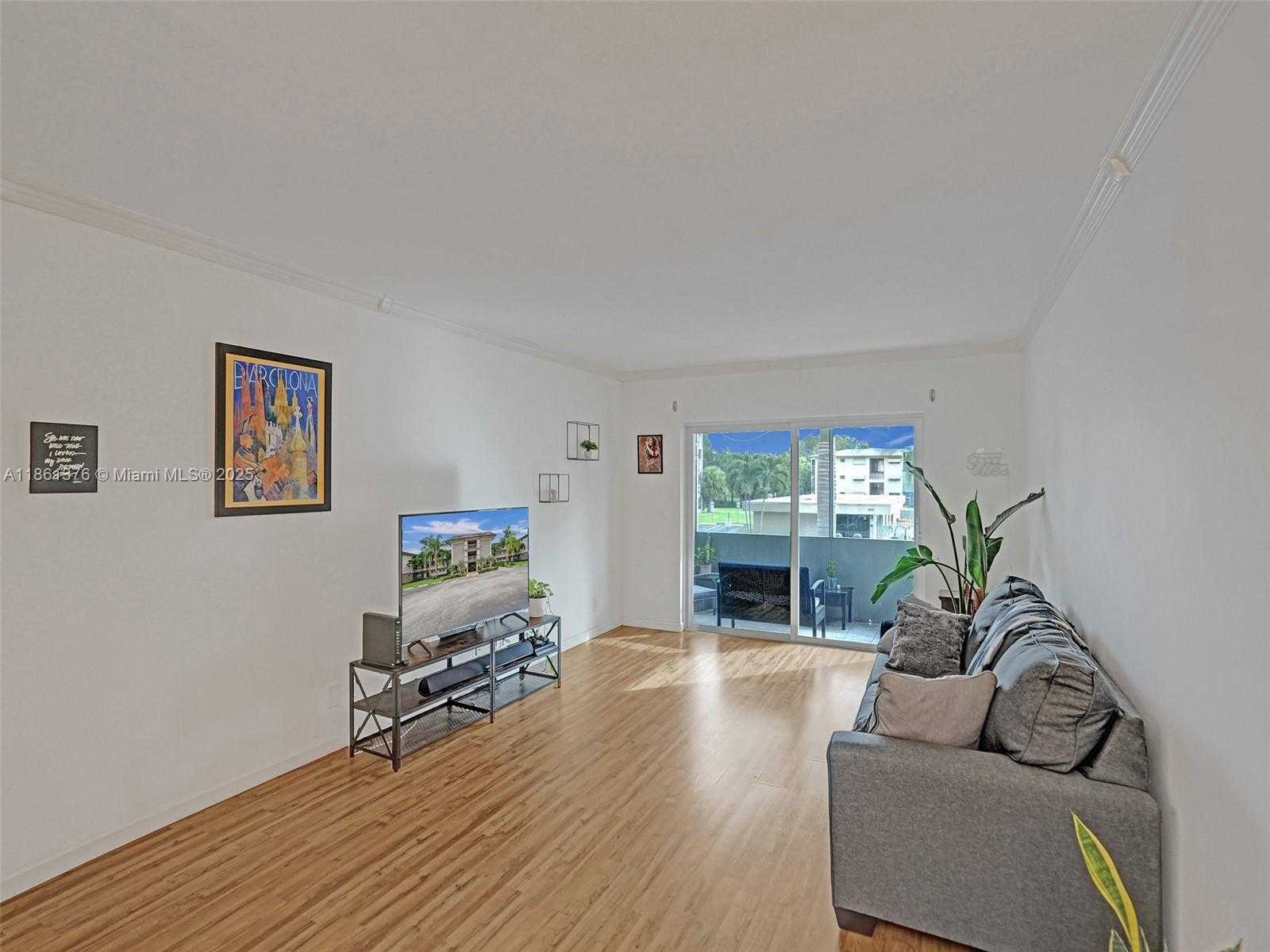 Small Image of 4900 WASHINGTON ST #203, Hollywood Number 12