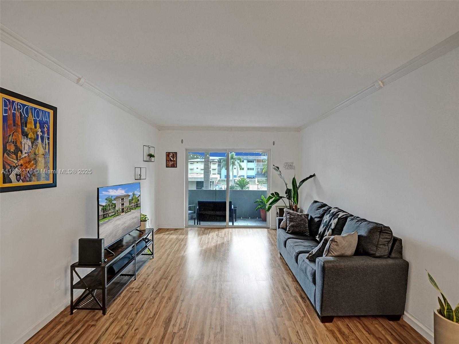 Small Image of 4900 WASHINGTON ST #203, Hollywood Number 13