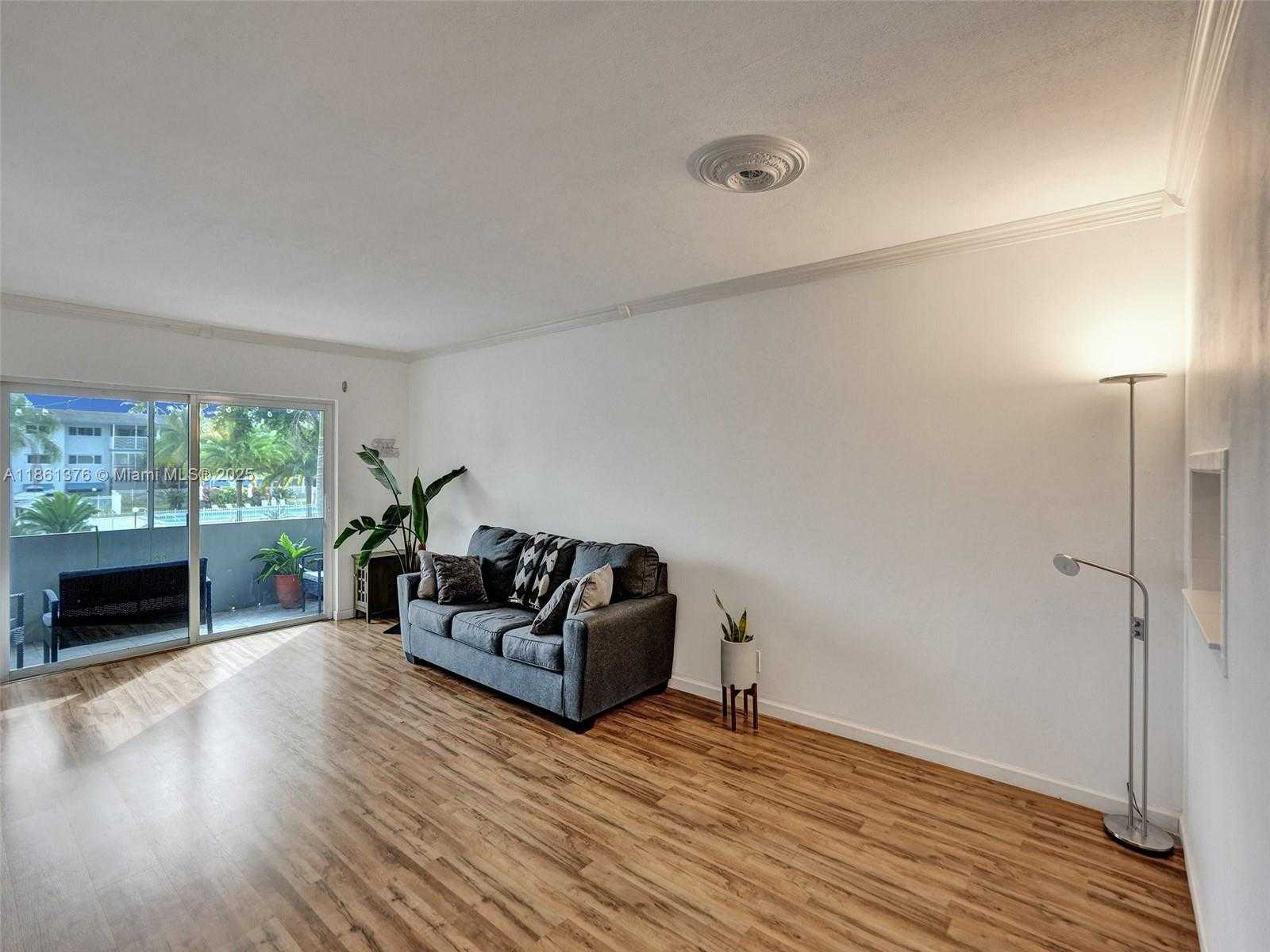 Small Image of 4900 WASHINGTON ST #203, Hollywood Number 15