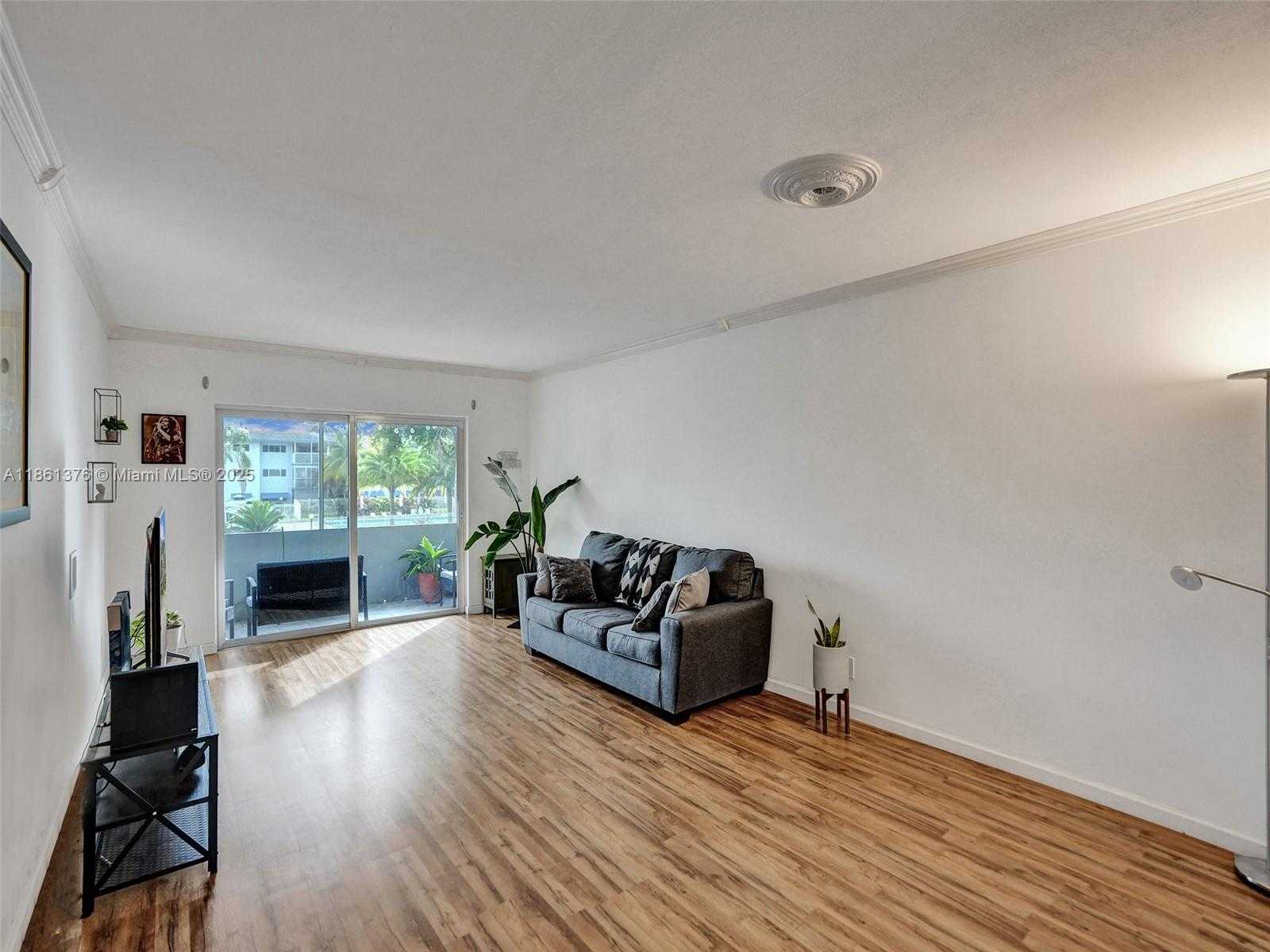 Small Image of 4900 WASHINGTON ST #203, Hollywood Number 16