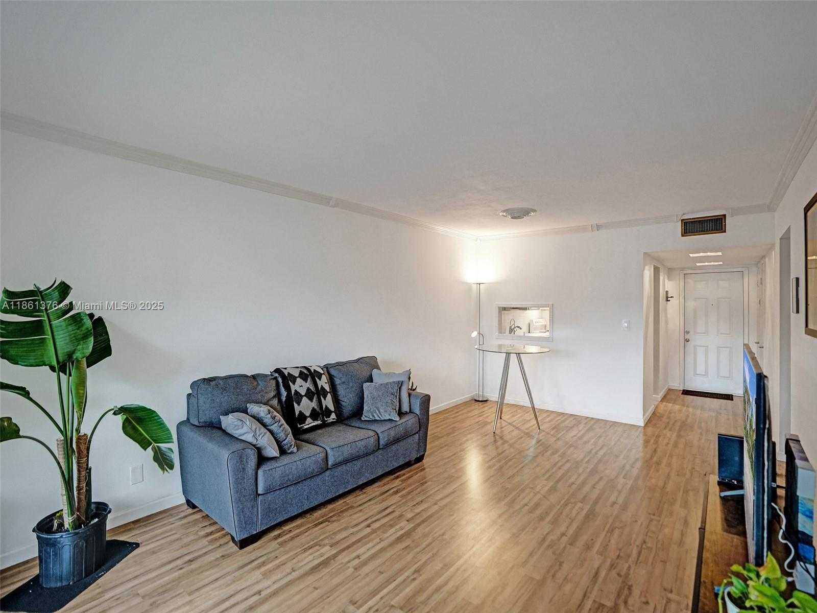 Small Image of 4900 WASHINGTON ST #203, Hollywood Number 19