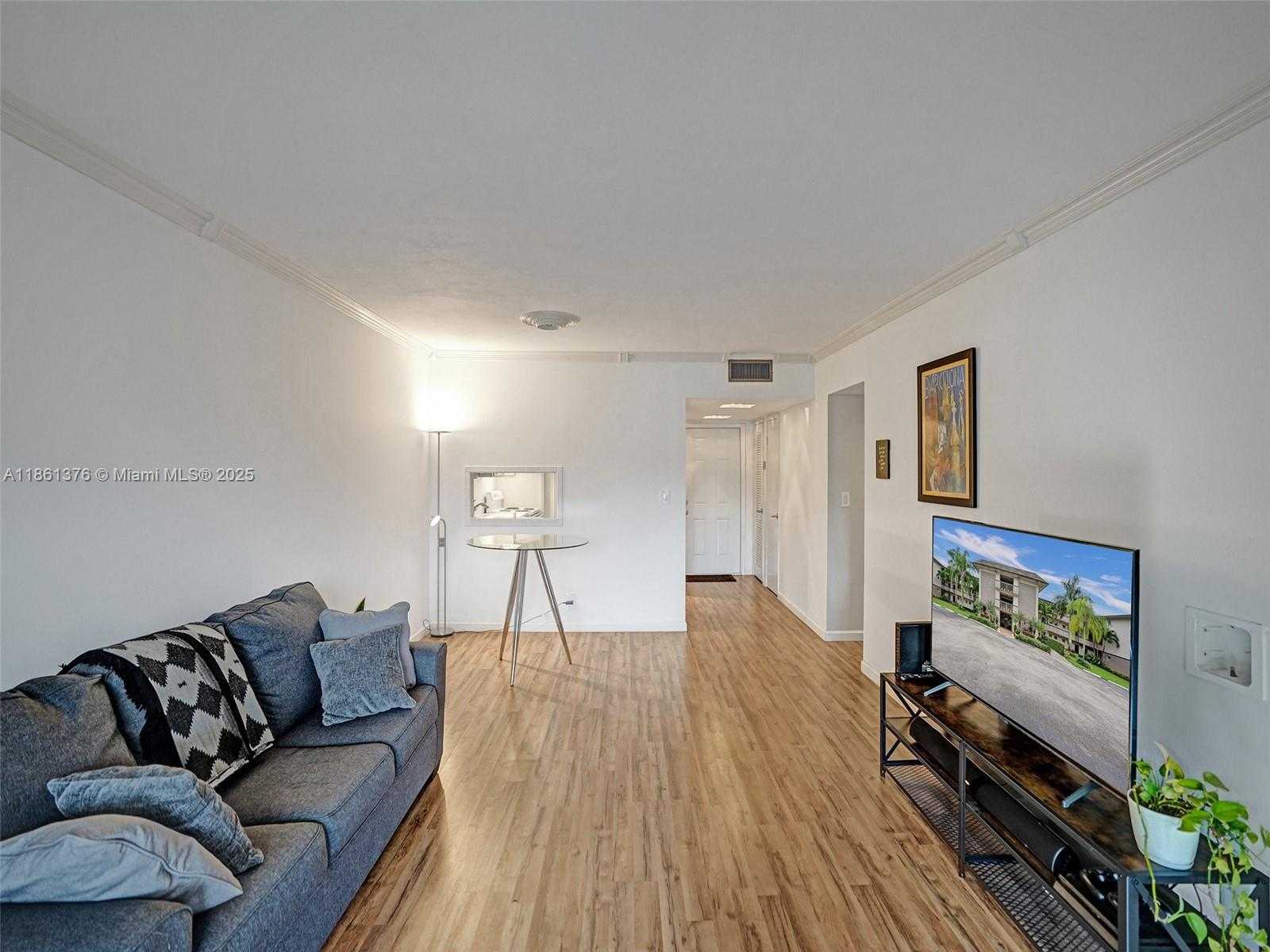 Small Image of 4900 WASHINGTON ST #203, Hollywood Number 20