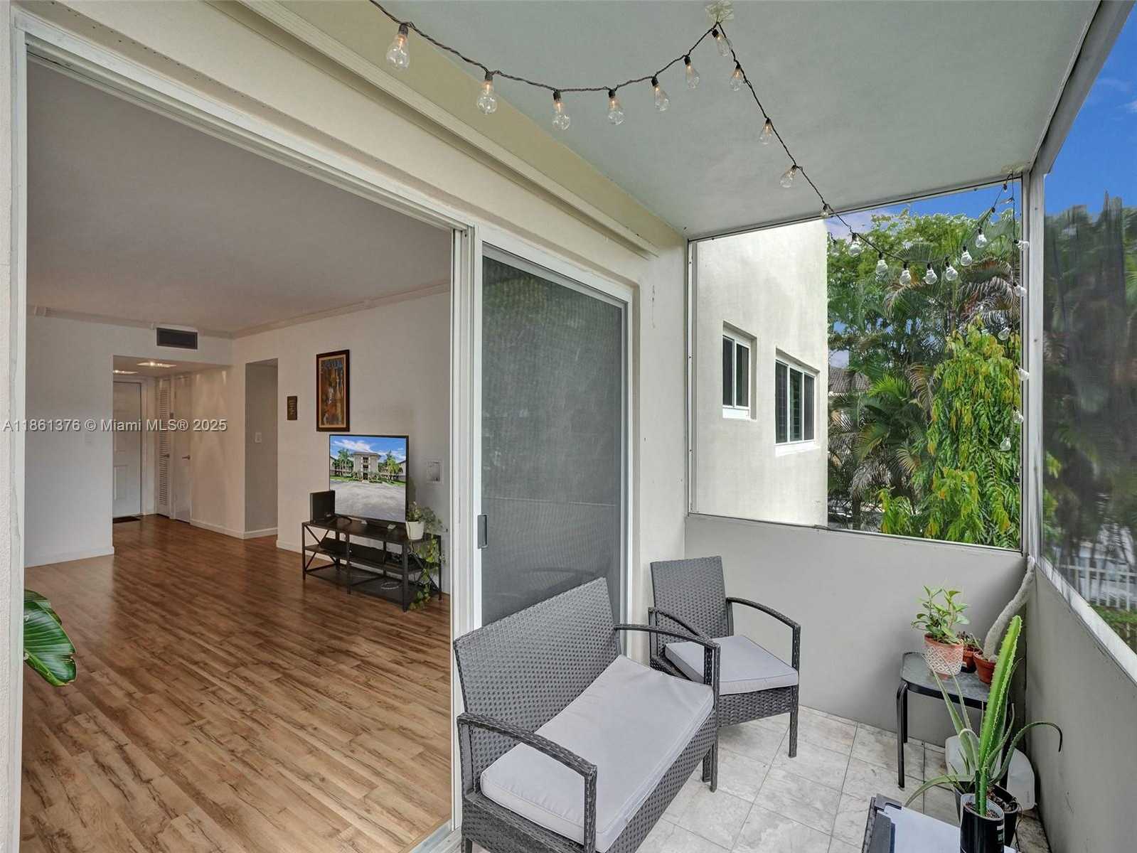 Small Image of 4900 WASHINGTON ST #203, Hollywood Number 21