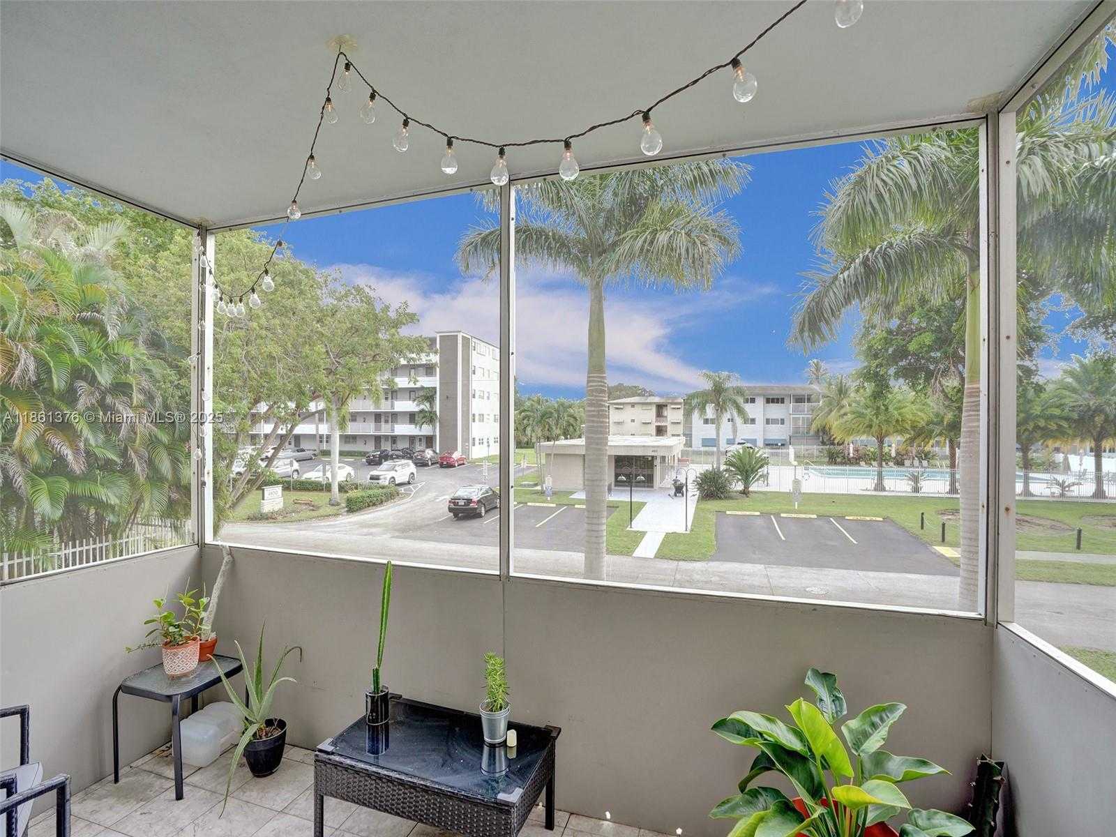 Small Image of 4900 WASHINGTON ST #203, Hollywood Number 22
