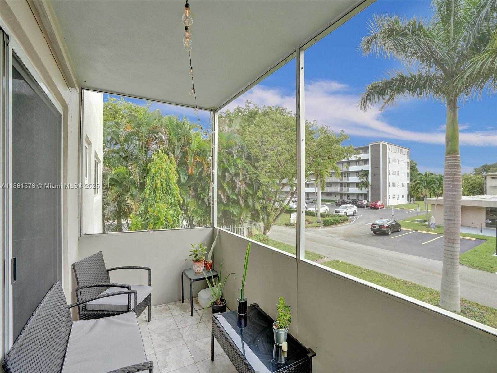 Small Image of 4900 WASHINGTON ST #203, Hollywood Number 23