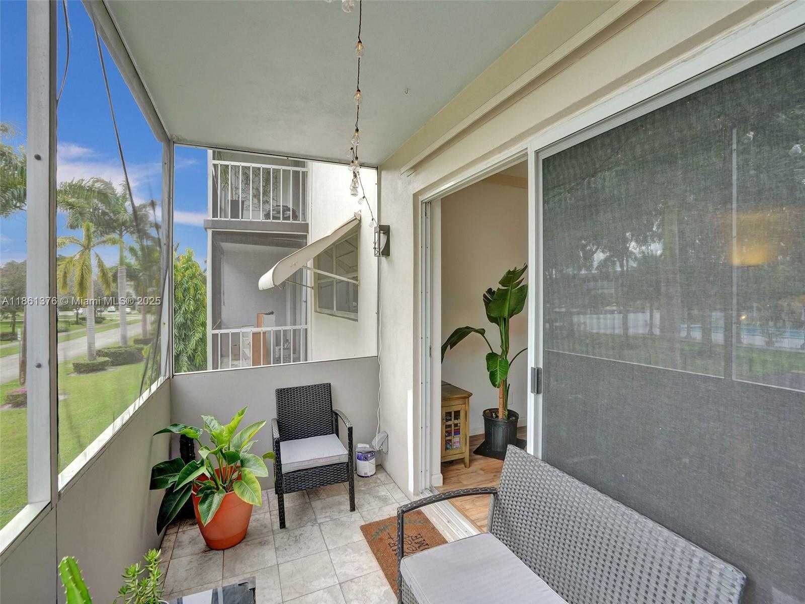 Small Image of 4900 WASHINGTON ST #203, Hollywood Number 25