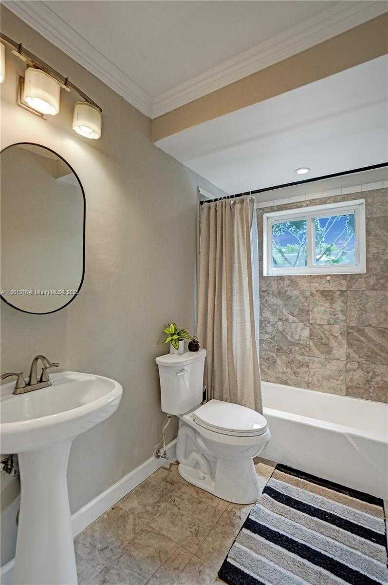 Small Image of 4900 WASHINGTON ST #203, Hollywood Number 27
