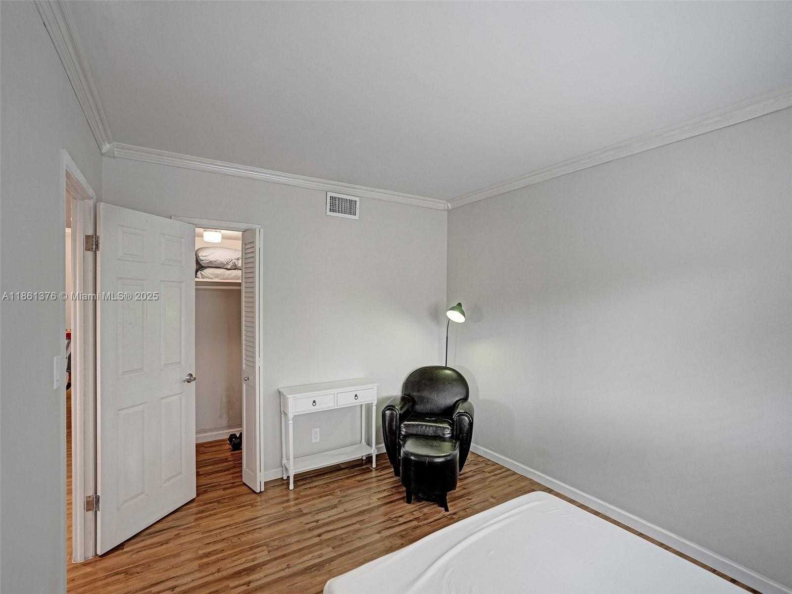 Small Image of 4900 WASHINGTON ST #203, Hollywood Number 29
