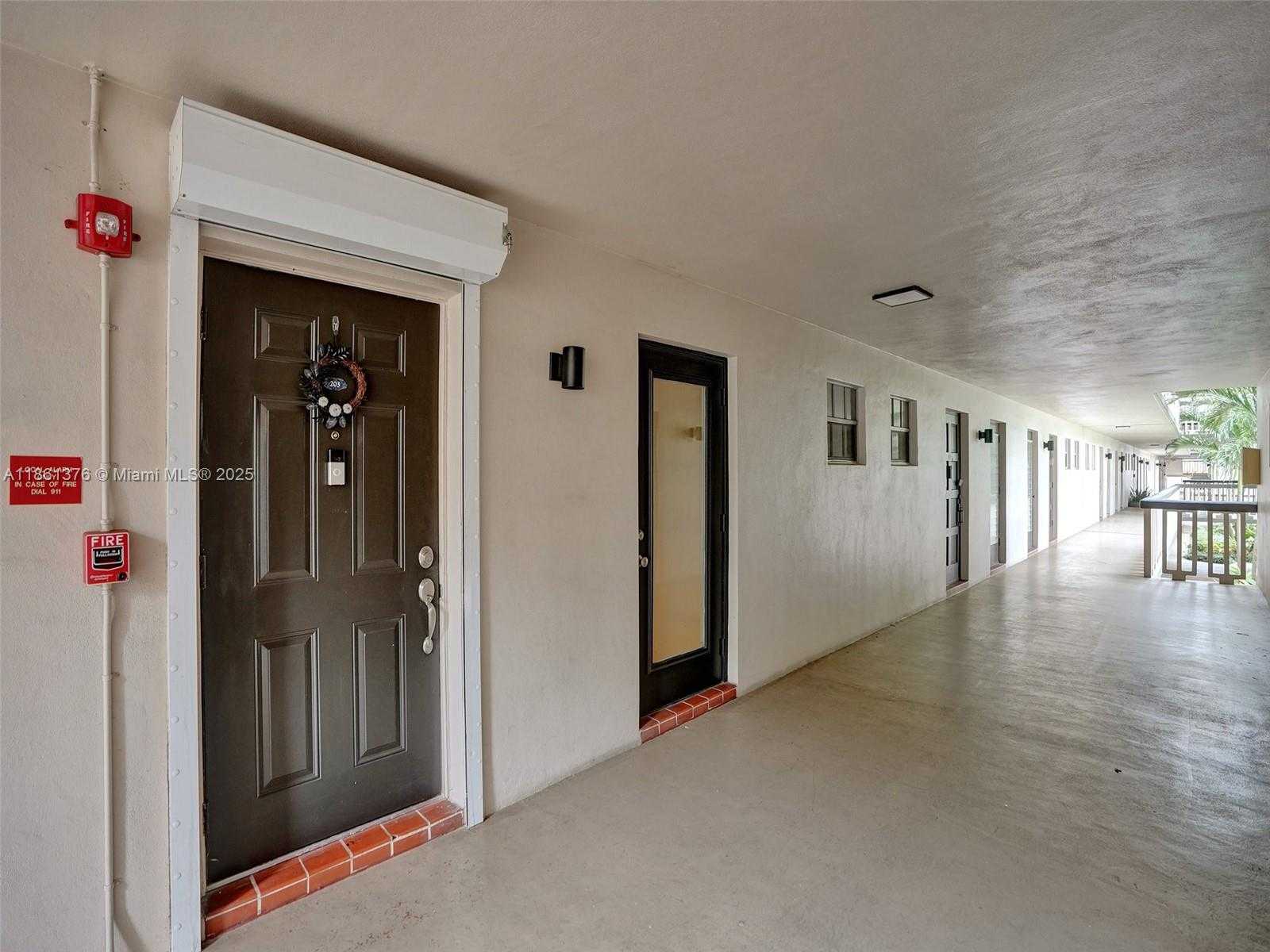 Small Image of 4900 WASHINGTON ST #203, Hollywood Number 3