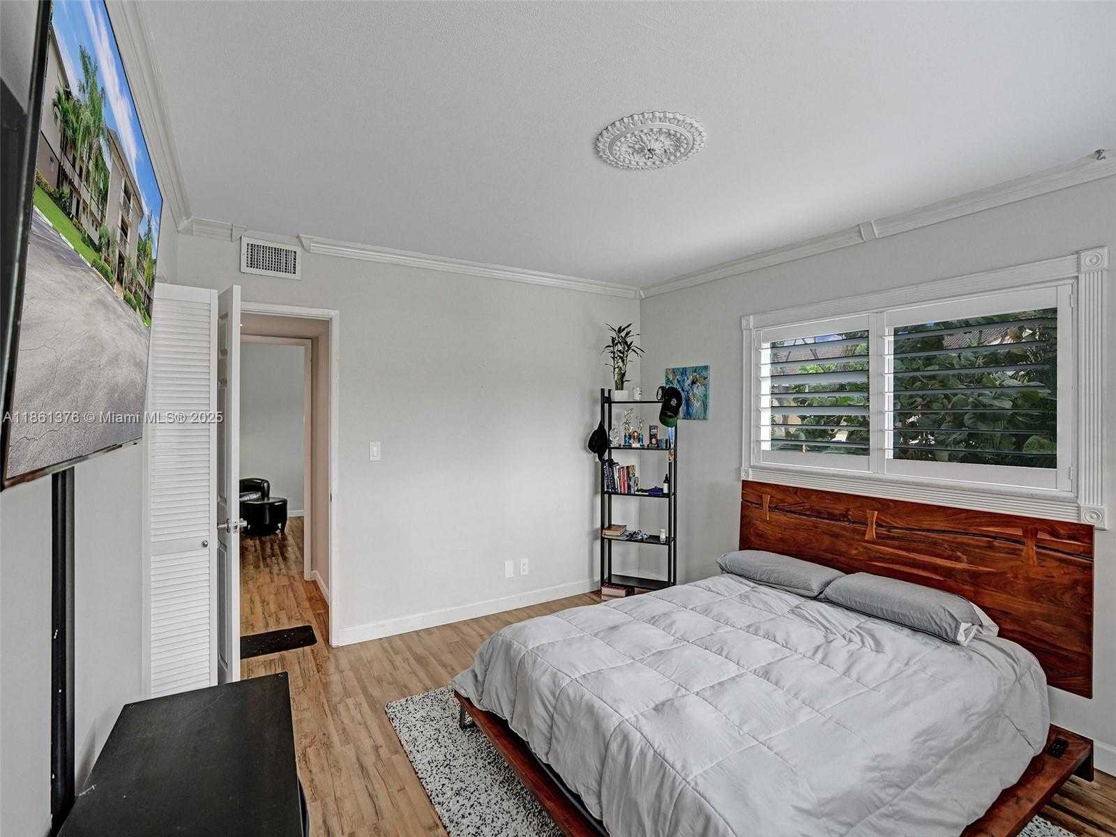 Small Image of 4900 WASHINGTON ST #203, Hollywood Number 38