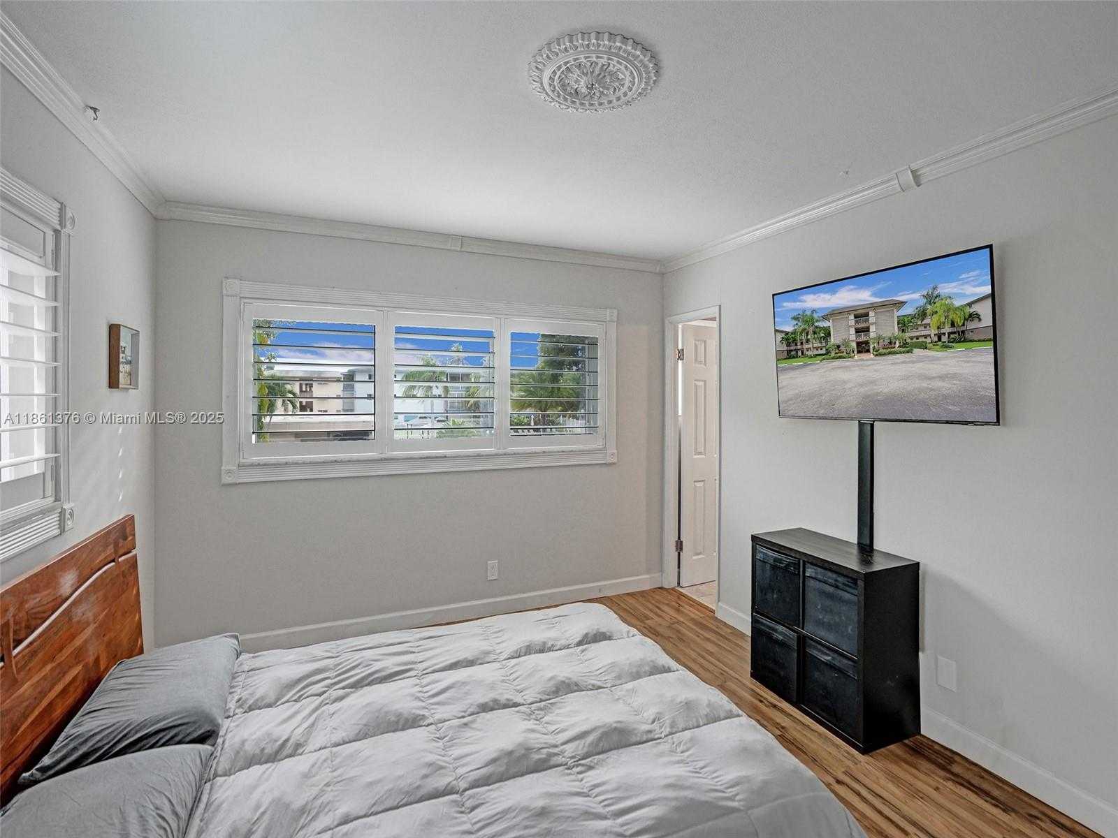 Small Image of 4900 WASHINGTON ST #203, Hollywood Number 40