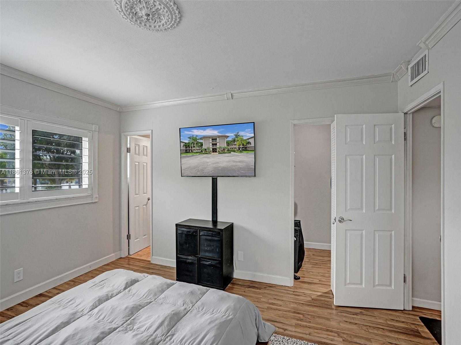 Small Image of 4900 WASHINGTON ST #203, Hollywood Number 41