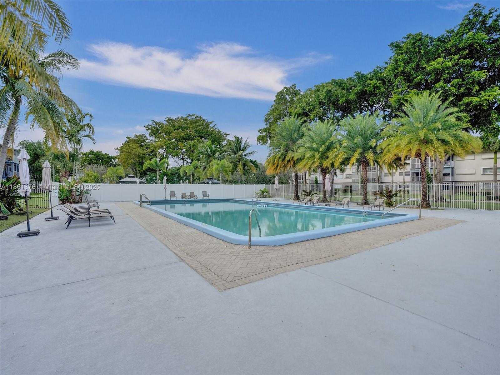 Small Image of 4900 WASHINGTON ST #203, Hollywood Number 48