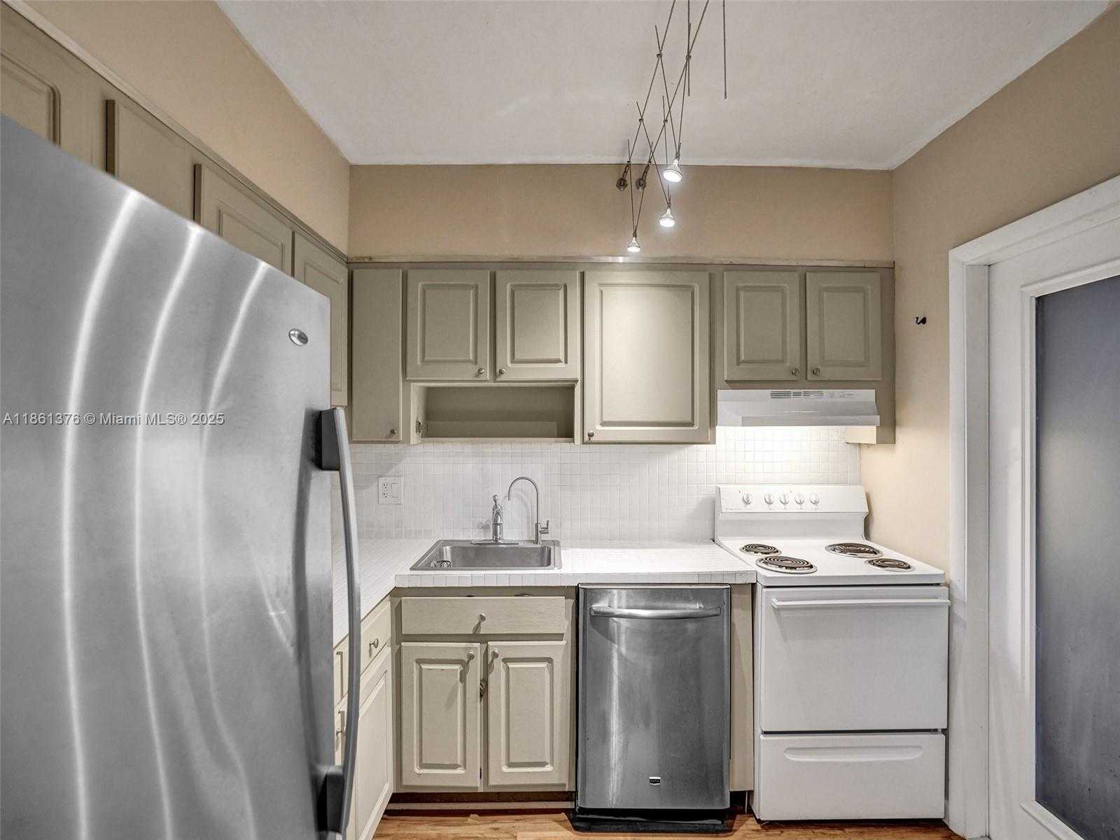 Small Image of 4900 WASHINGTON ST #203, Hollywood Number 5