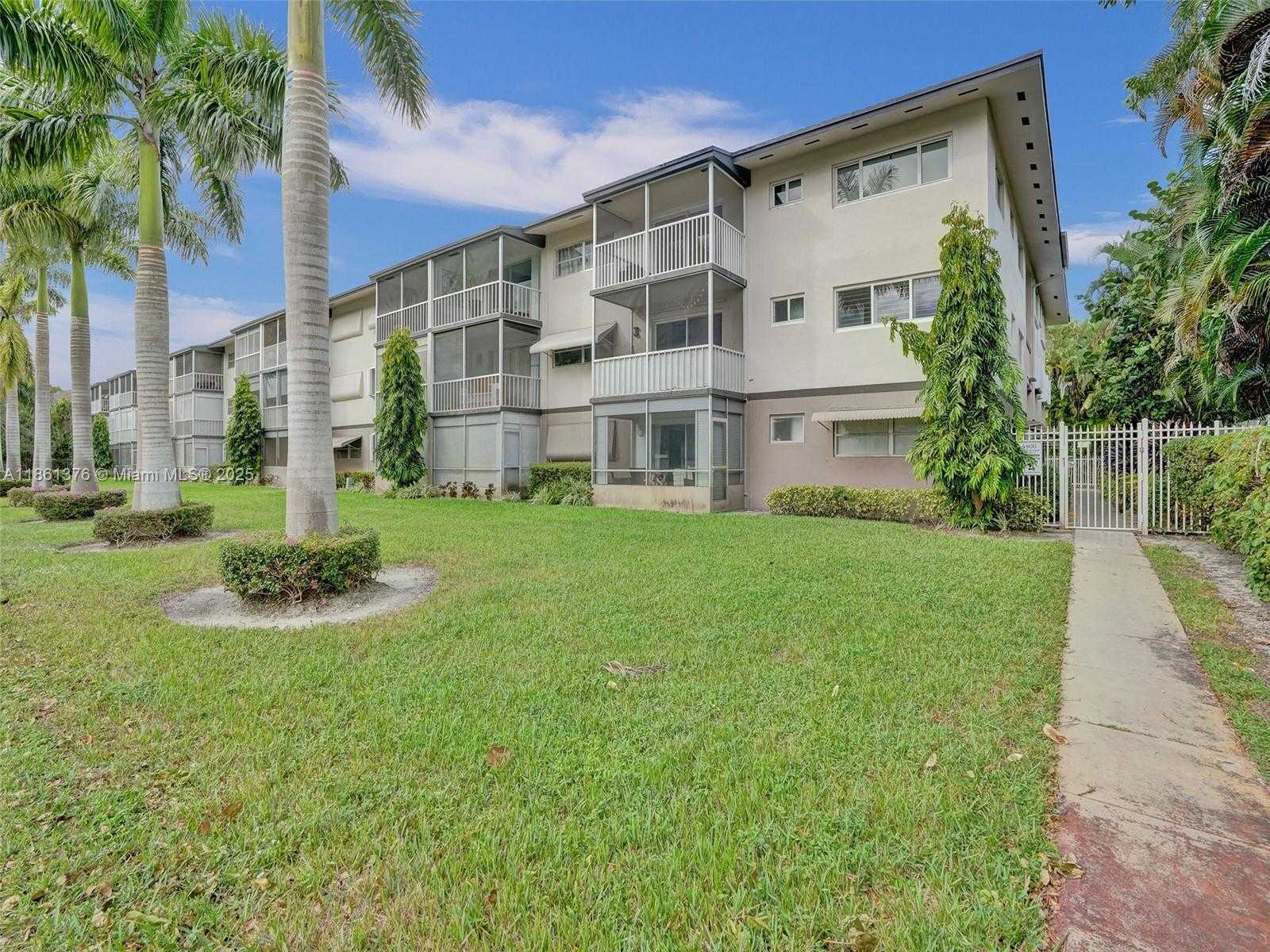 Small Image of 4900 WASHINGTON ST #203, Hollywood Number 51