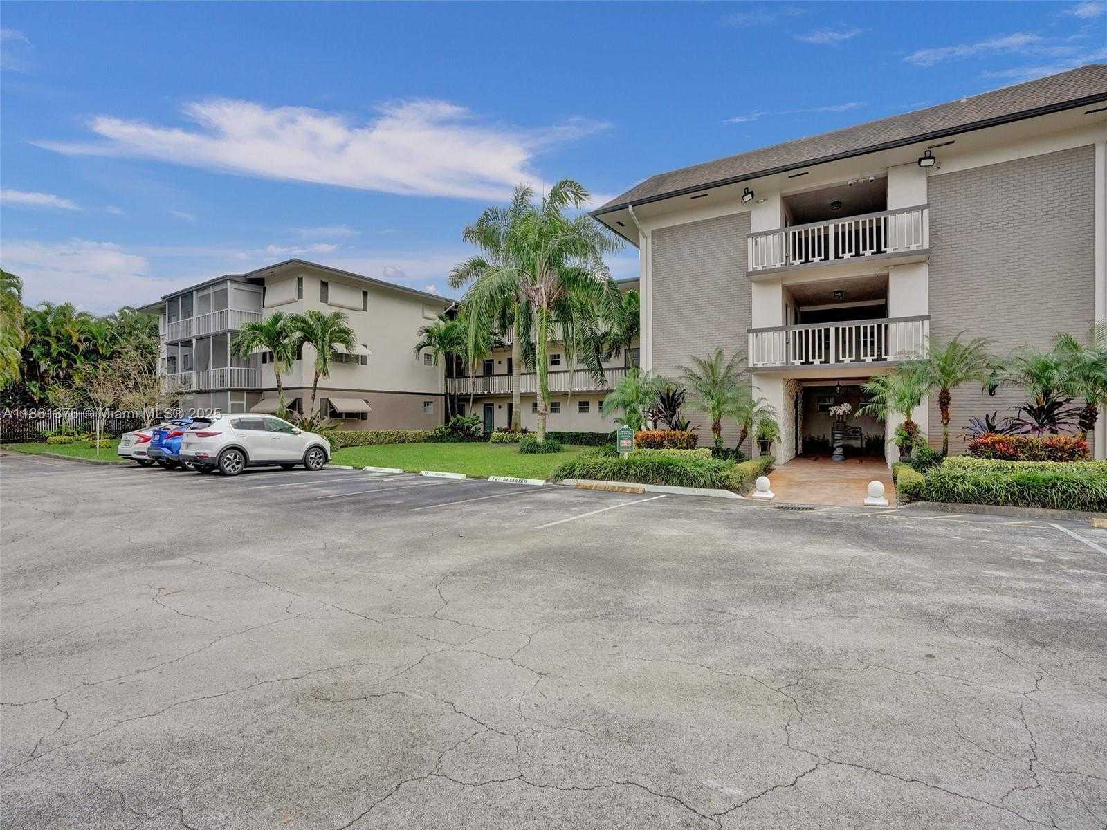 Small Image of 4900 WASHINGTON ST #203, Hollywood Number 55