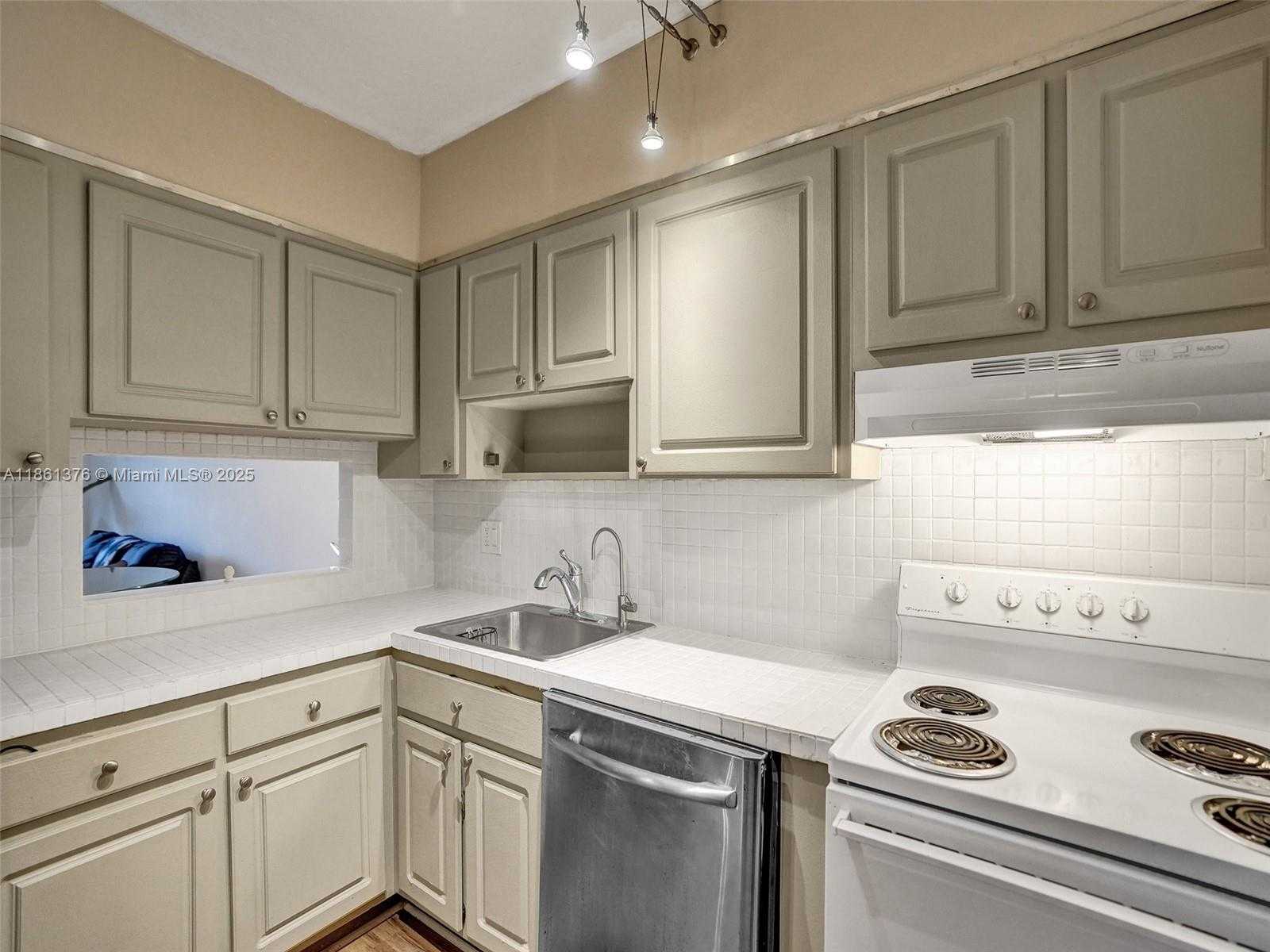 Small Image of 4900 WASHINGTON ST #203, Hollywood Number 8