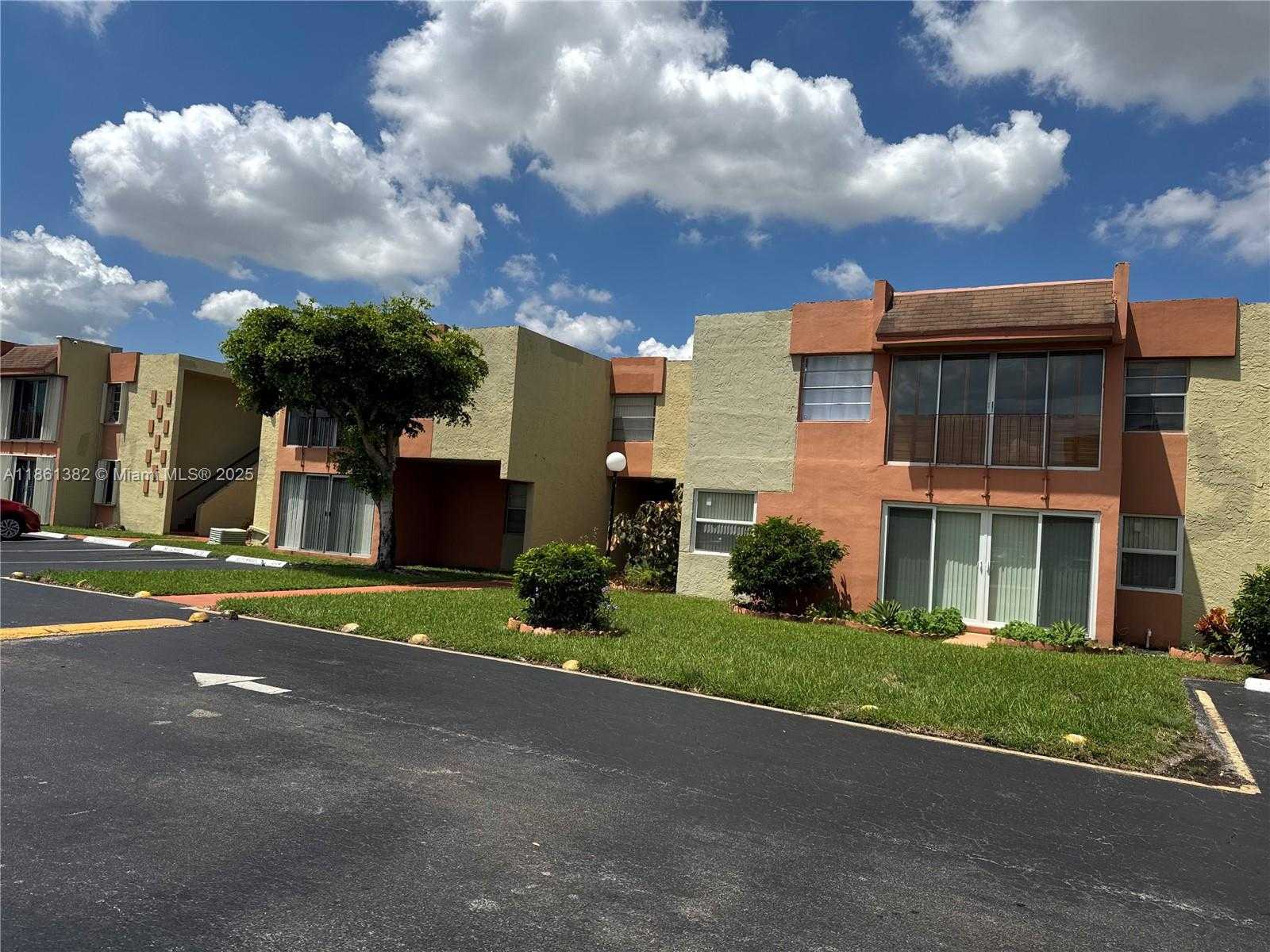 Small Image of 9350 WEST FLAGLER ST #105A, Miami Number 3