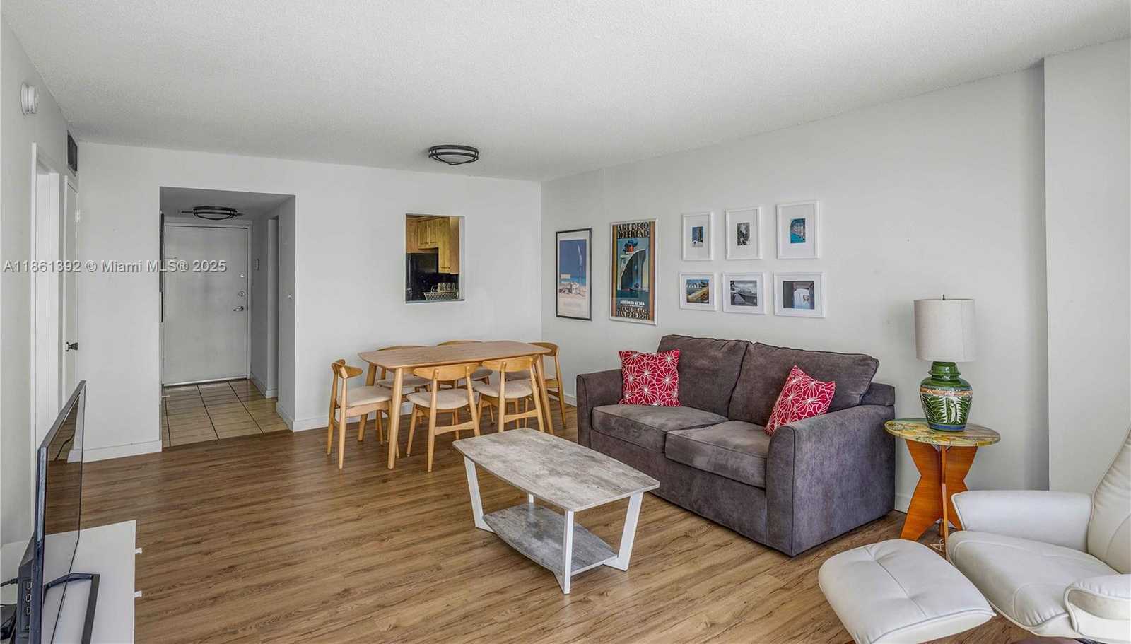 Small Image of 1228 WEST AVE #906, Miami Beach Number 3