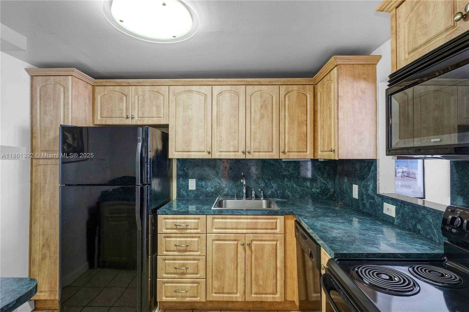 Small Image of 1228 WEST AVE #906, Miami Beach Number 5