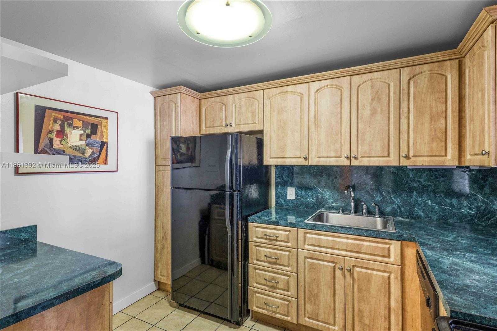 Small Image of 1228 WEST AVE #906, Miami Beach Number 6