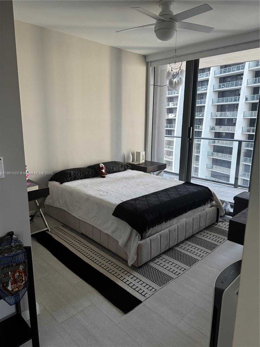 Small Image of 1000 BRICKELL PLZ #2301, Miami Number 11