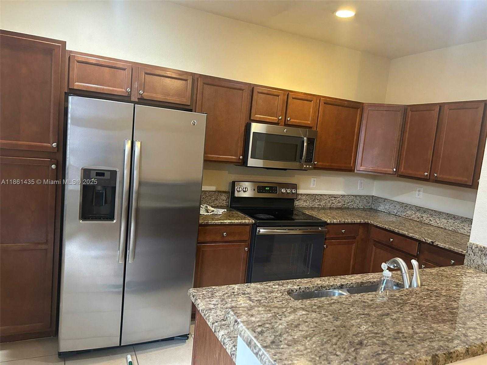 Small Image of 9491 SOUTH WEST 171ST PL, Miami Number 4