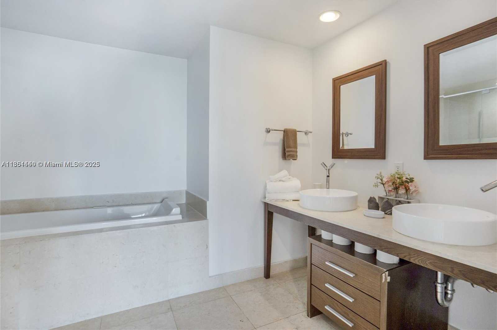 Small Image of 485 BRICKELL AVE #4710, Miami Number 13