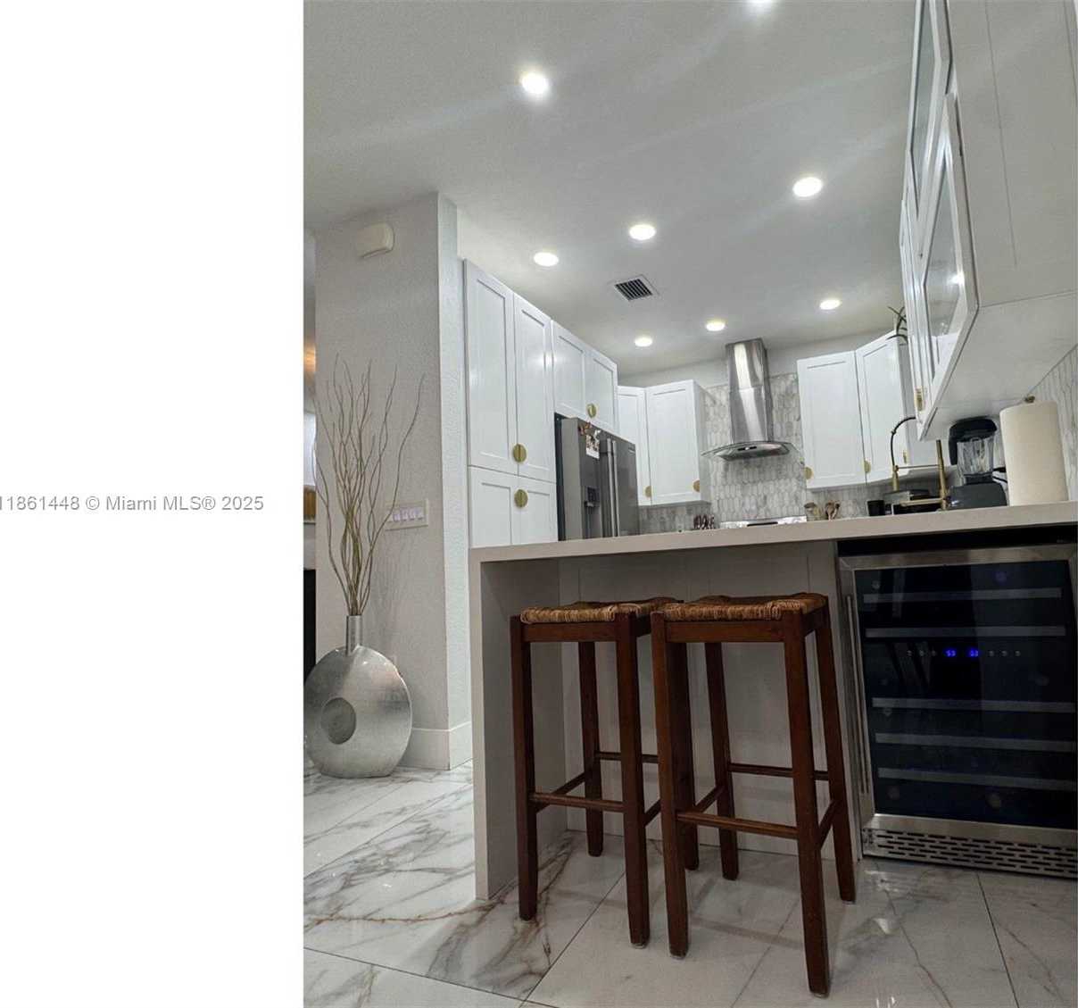 Small Image of 1041 NORTH EAST 208TH ST, Miami Number 10