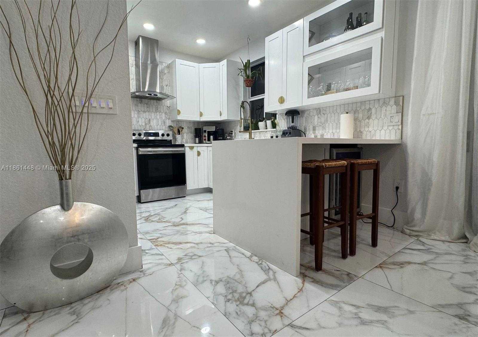 Small Image of 1041 NORTH EAST 208TH ST, Miami Number 11