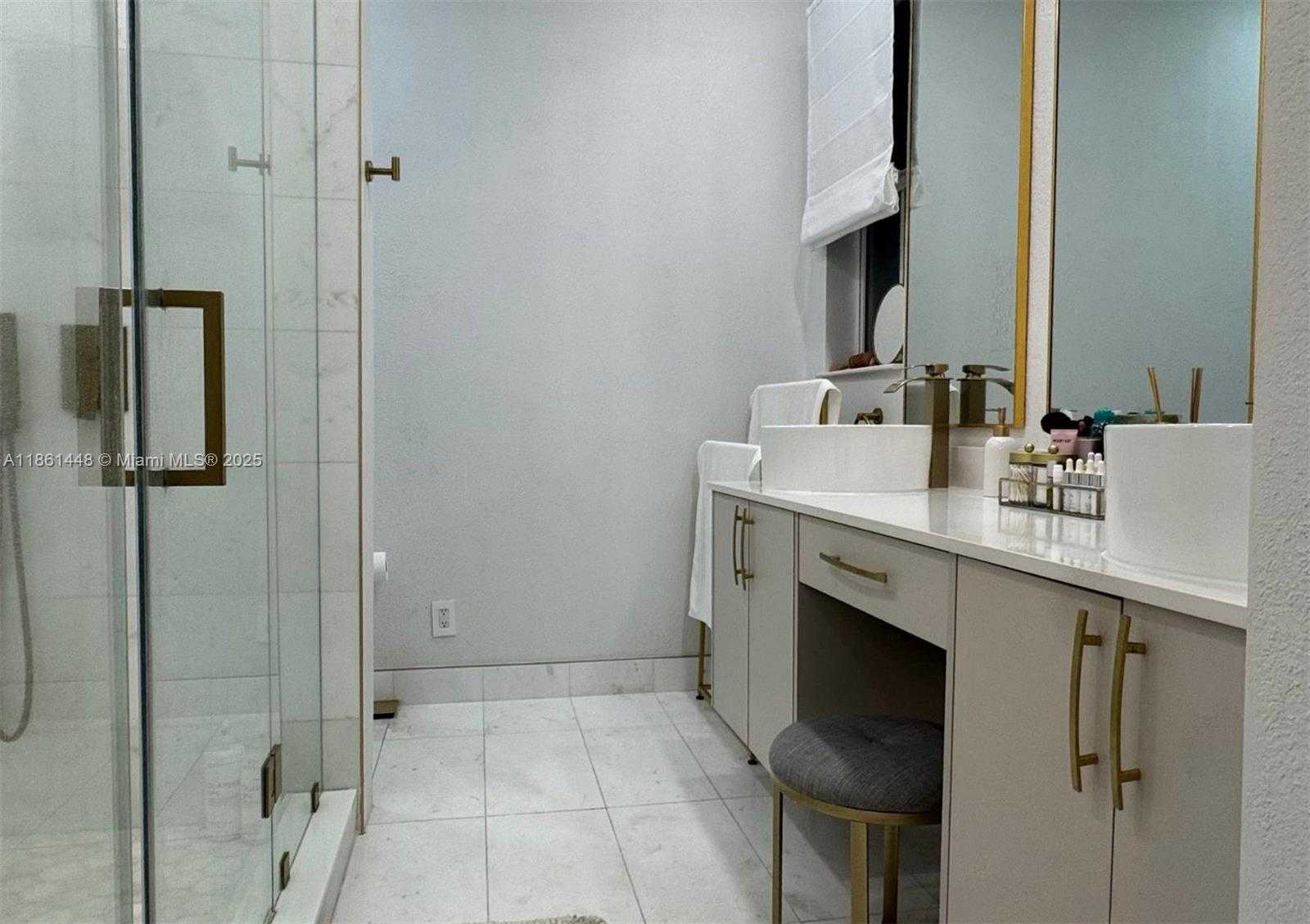 Small Image of 1041 NORTH EAST 208TH ST, Miami Number 19