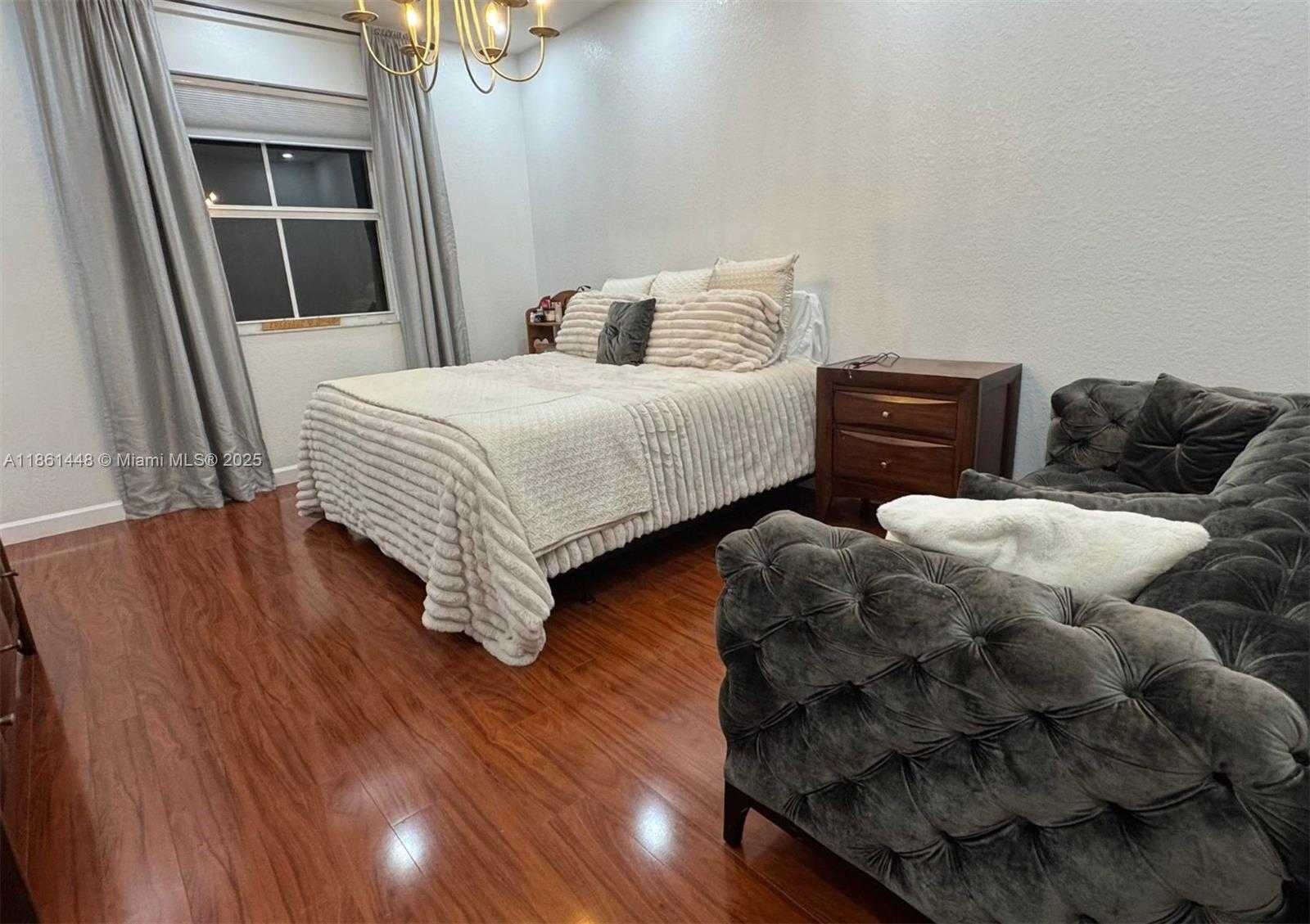Small Image of 1041 NORTH EAST 208TH ST, Miami Number 22