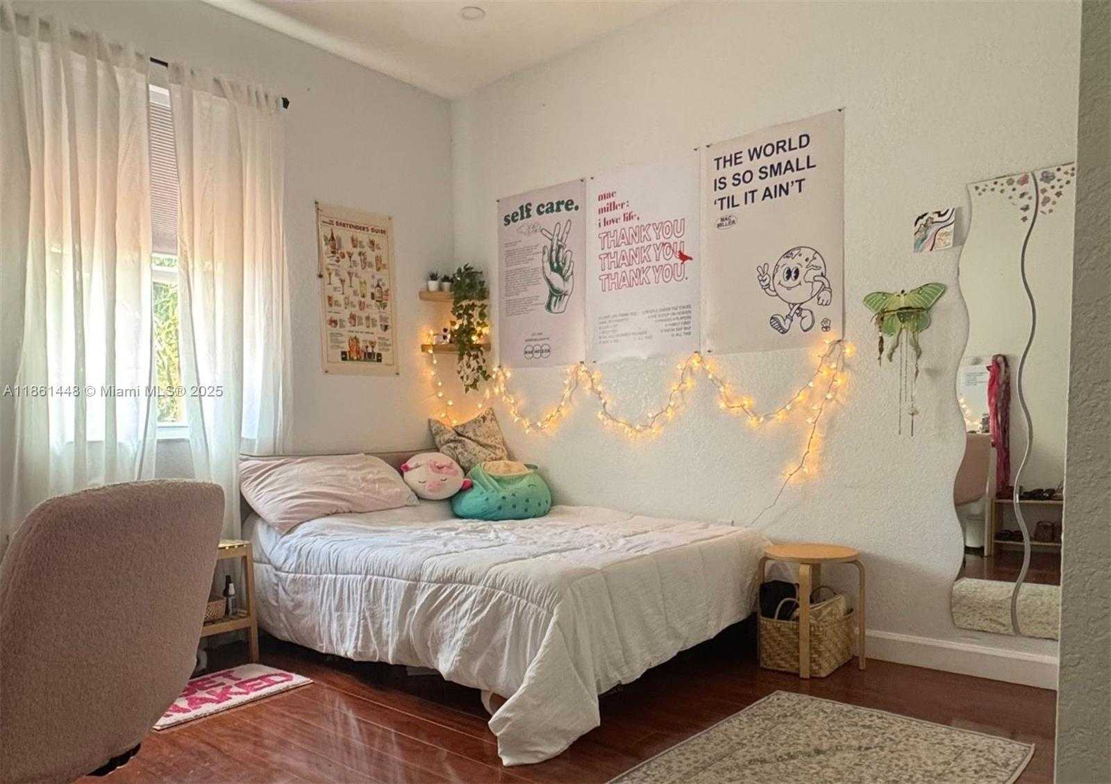 Small Image of 1041 NORTH EAST 208TH ST, Miami Number 23