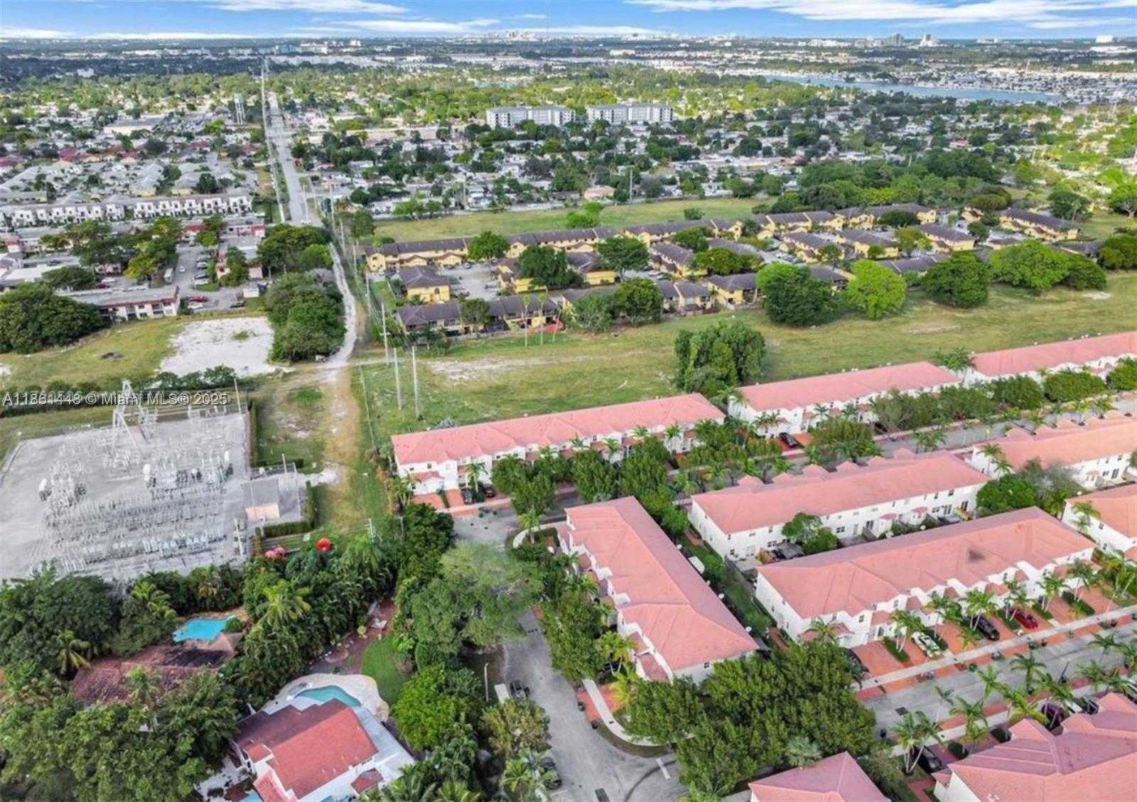 Small Image of 1041 NORTH EAST 208TH ST, Miami Number 31