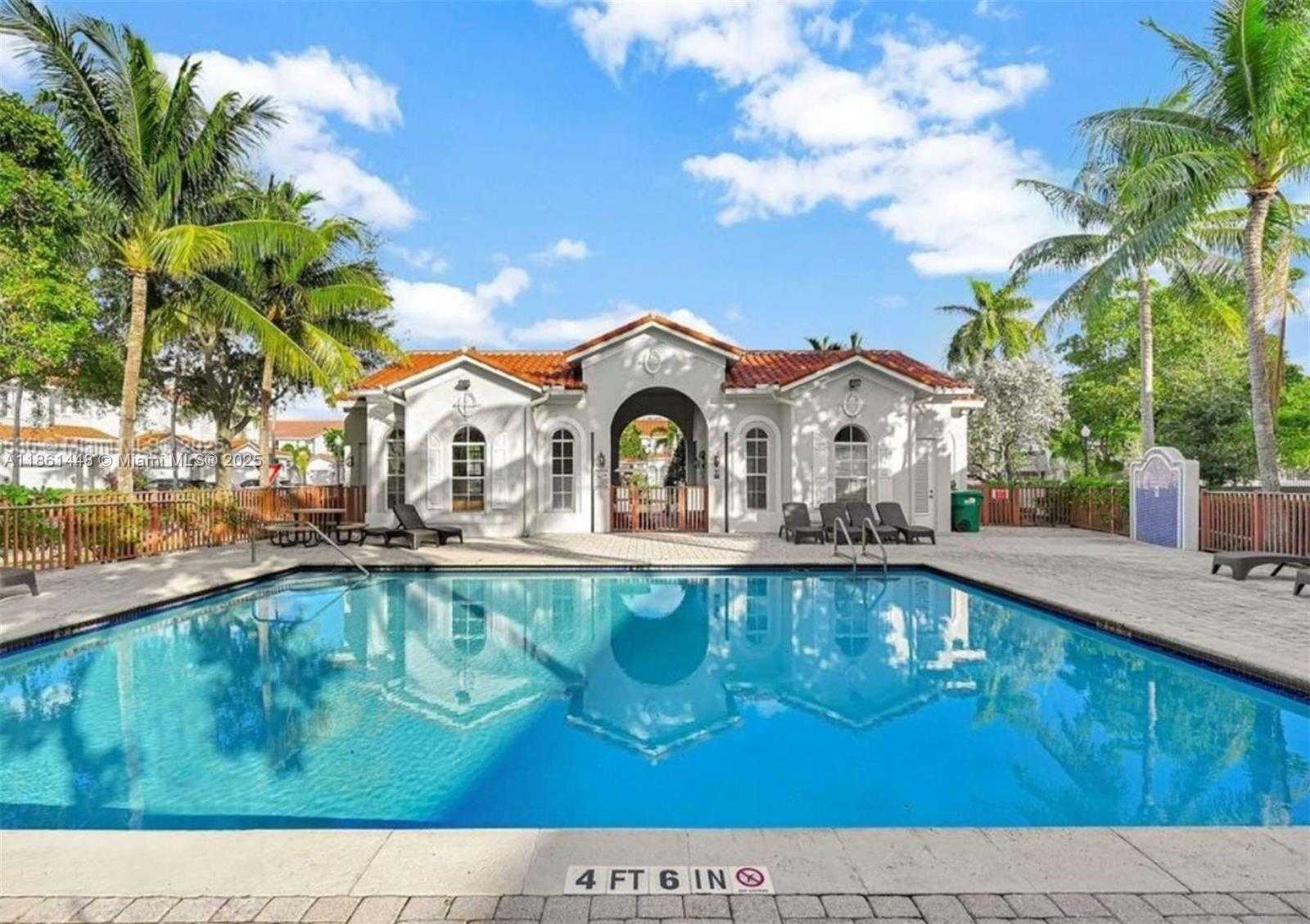 Small Image of 1041 NORTH EAST 208TH ST, Miami Number 33