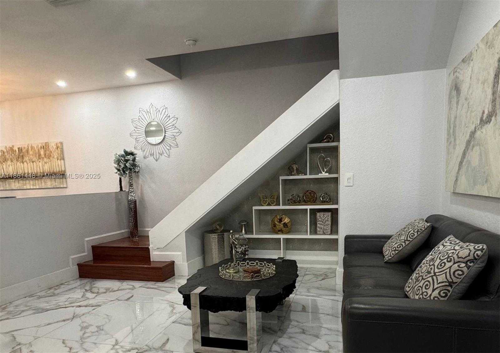 Small Image of 1041 NORTH EAST 208TH ST, Miami Number 4