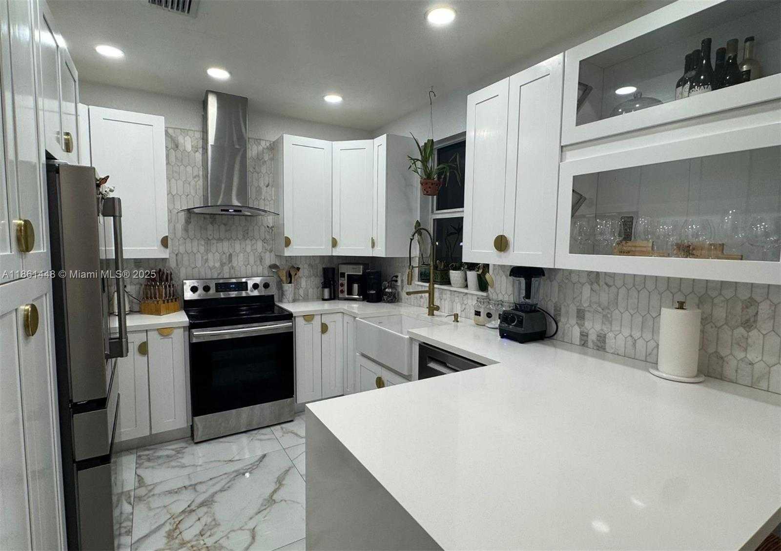 Small Image of 1041 NORTH EAST 208TH ST, Miami Number 9
