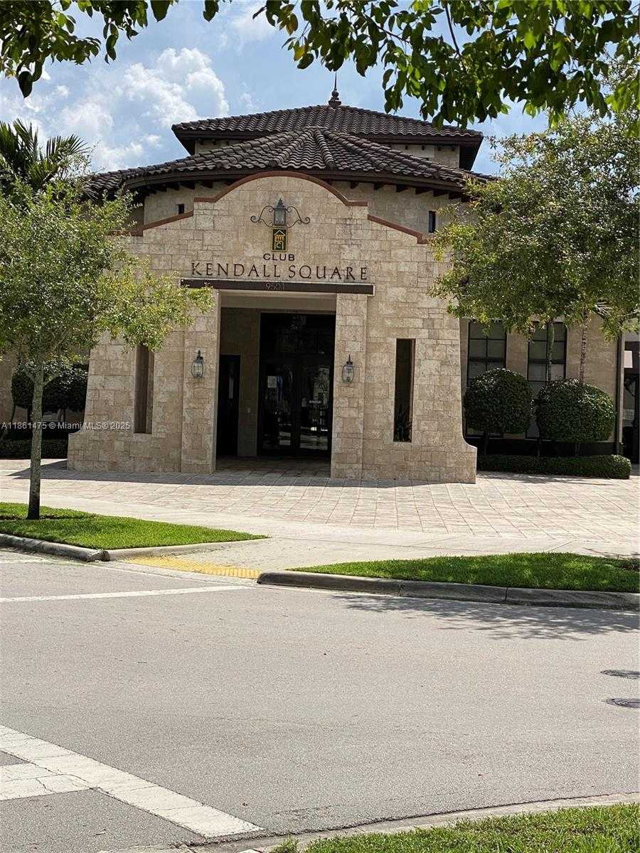 Small Image of 17004 SOUTH WEST 95TH TER, Miami Number 12