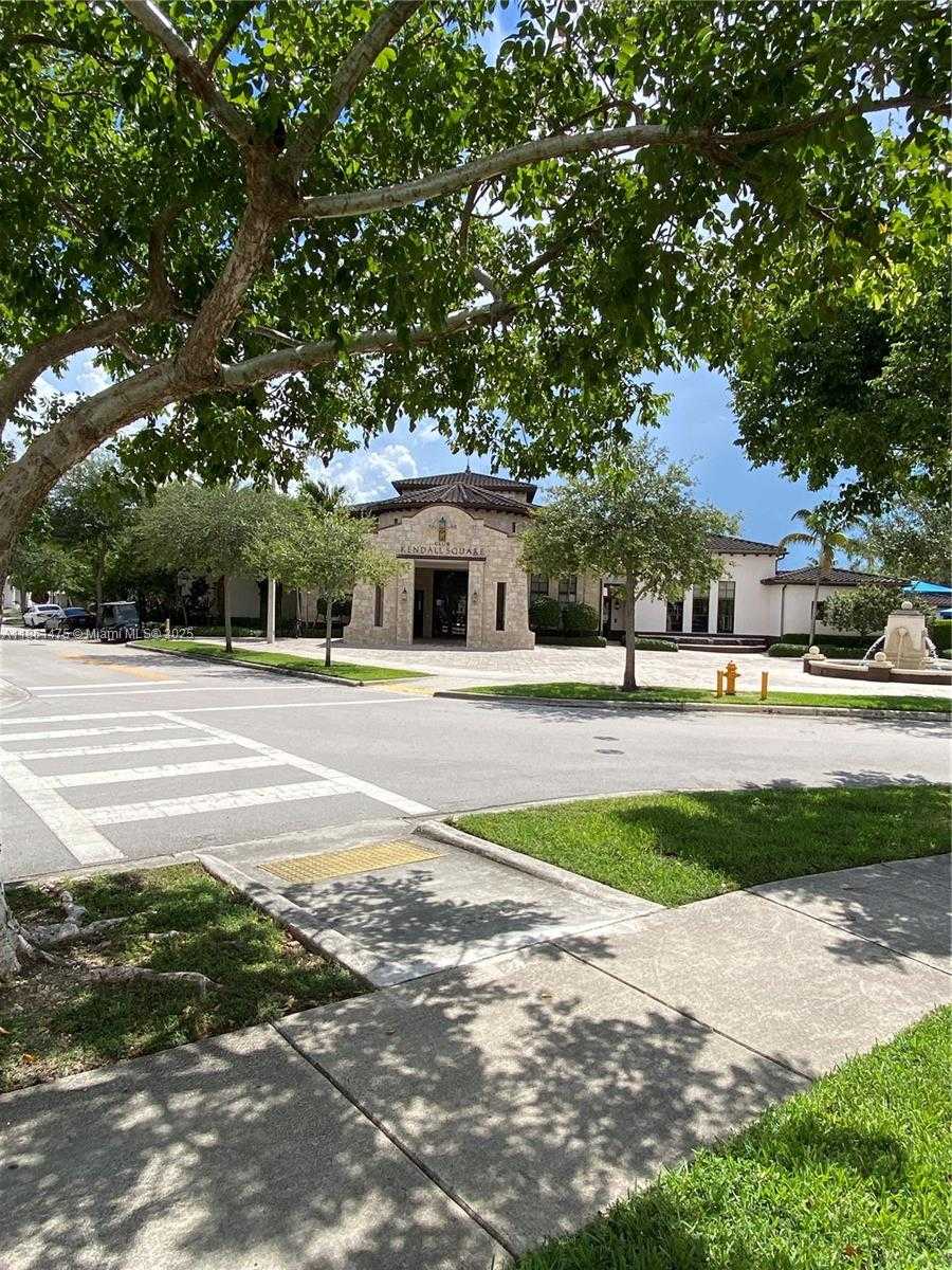 Small Image of 17004 SOUTH WEST 95TH TER, Miami Number 13